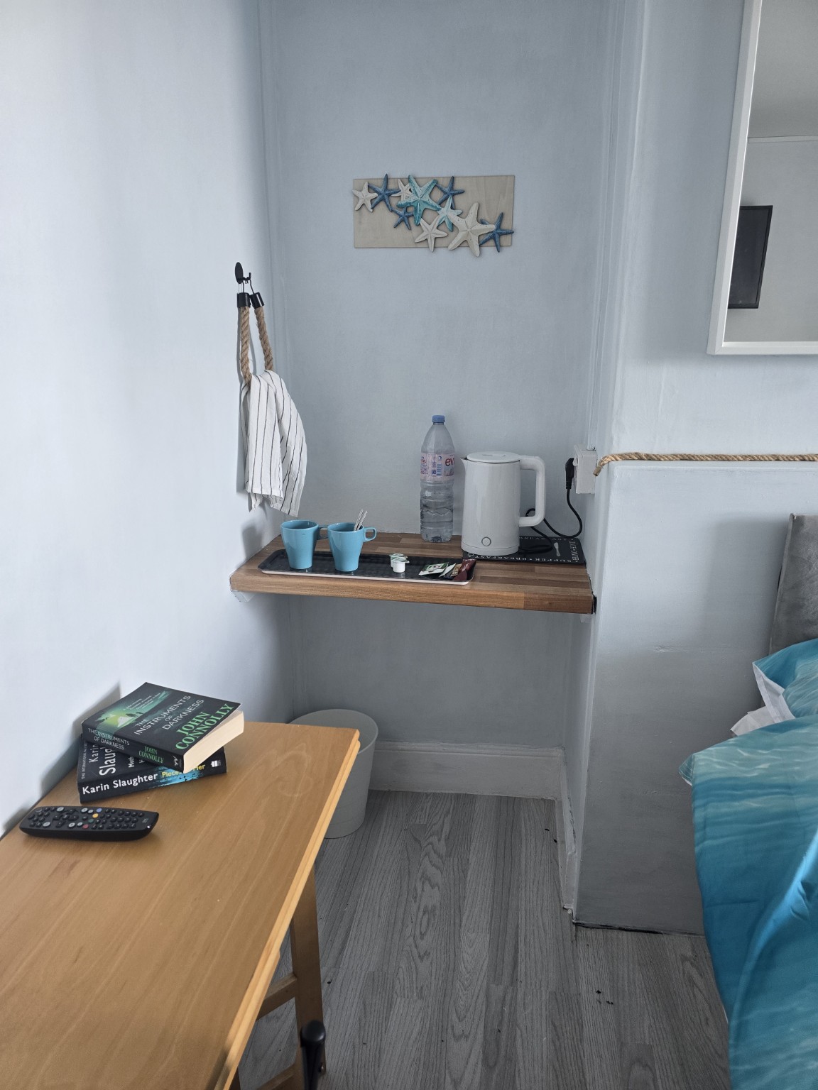 Starfish room with double bed