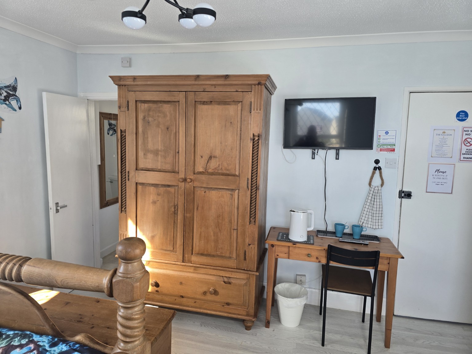 Stingray room with family room with double and single beds